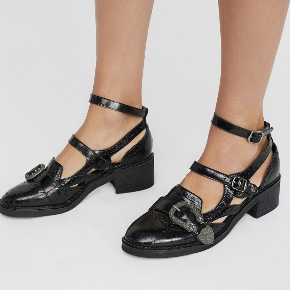 ISO Free people Oxford size 6.5 or 7